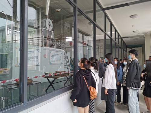 陜西省商貿學校茶葉經營與服務專業開展禮儀服務學習實踐活動