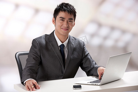 從“為人民服務”表情包到攝影擴印服務 數字時代的情感連接與線下體驗